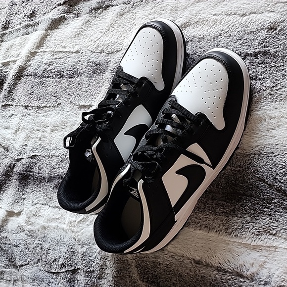 NIKE SB DUNK LOW PRO SIZE 12 WHITE/BLACK